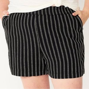 Mid Rise Relaxed Fit Ultracomfort Waistband Shorts XL